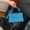 Sac à main tissé bleu avec poignée à nœud et bandoulière assortie pour femmes - Bleu