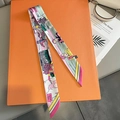 Dettaglio di un foulard stretto in seta stampato su una lussuosa scatola arancione - 5*85cm / Rosa (TLP-175-1-Rosa)