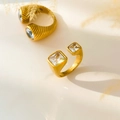 Detail van vergulde titaniumstalen ringen met vierkante en ronde zirkoonkristallen - US 6 / Vierkant Dubbel Zirkoon Open