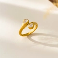 Detail van 18K vergulde slangenring met twee peervormige zirkonia edelstenen - US 6 / Kleine Traan Open Zirkoon