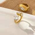 Détail de la bague plaquée or 18 carats avec des oxydes de zirconium ovales et rectangulaires - US 6 / Carré Losange Triple Zircone Ouvert
