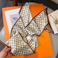 Elegante pañuelo de seda con estampado geométrico sobre una caja de regalo de lujo naranja - 15*150cm / Borde Color Café
