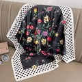 Pañuelo de seda estilo Hepburn con lunares y estampado floral en sofá de cuero - 70*70cm / Negro (W-156-1)