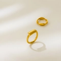 Detalle del conjunto de anillos apilables bañados en oro 18K con diseño ondulado - US 6 / Bobinado de varios hilos