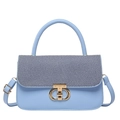 Borsa a mano azzurra con patta in denim blu scuro e chiusura in oro lucido - Blu