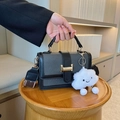 Sac à main bicolore en cuir et maille avec serrure dorée et pendentif nuage - Sans Pendentif / Noir