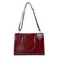 Sac fourre-tout rouge foncé à motif crocodile avec finition polie et détails dorés - Article unique / Rouge