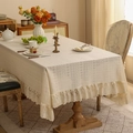 Elegante nordische Spitzentischdecke mit Lochstrickmuster und Rüschenrand für Esstische - 140*100 / Beige