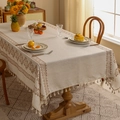 Tovaglia in lino con ricami geometrici e frange in un ambiente domestico rustico - 140*100 / Ricamo in Lino (Scacchi)