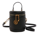 Elegante borsa a secchiello nera a cilindro con trama coccodrillo e ciondolo dorato - Nero