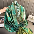 Elegante sciarpa in seta verde smeraldo con stampa floreale e uccelli per spiaggia e sole - 90*180cm / Verde smeraldo