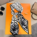 Set sciarpa di seta a pois e anello di perle con motivi floreali su fondo arancio - 15*150cm / Nero Camelia Cuore