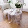 Runde lilafarbene Spitzen-Tischdecke mit Blumenstickerei und elegantem gewelltem Rand - 130*100 / Lila