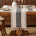Runner da tavola in stile boho a righe con frange di cotone e pizzo su tavolo di legno - 30*45 / Grigio
