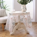 Tovaglia rotonda in tulle ricamato con fiori di ciliegio e aghi di pino decorativi - 145*100 / Ricamo di Pino di Benvenuto