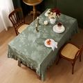 Tovaglia rettangolare verde salvia con jacquard floreale e bordi con volant rifiniti - 140*100 / Fiore di Farfalla Verde
