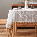 Nappe en dentelle blanche avec motifs floraux et élégantes bordures à franges - 140x100CM / Blanc