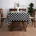 Klassische schwarz-weiße Tischdecke mit Karomuster im nordischen Stil auf Holztisch - 150*100CM / Schwarz-Weiß Kariert