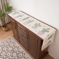 Waterdichte tafelloper met cactusprint en witte kwastjes op een donkere kast - Cactus / 35*90