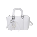 Bolso de mano blanco elegante con lazo, colgante de perlas y correa de hombro ajustable - Blanco Roto