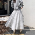 Elegante gonna lunga in pizzo bianco con delicati motivi floreali traforati estivi - Motivo Dritto/Paisley
