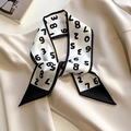 Sciarpa in seta stile francese grigio e nero con numeri su un blazer beige chiaro - 7*90cm / Numeri Neri (CXJ-102-数字黑)