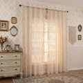 Rideau élégant en dentelle beige avec broderie rose et bords festonnés style passe-tringle - Français