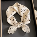 Damen Seidenschal mit Punkten in Beige und Dunkelbraun als Schleife in Geschenkbox - Beige