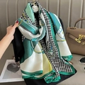 Elegant houndstooth silk scarf with vintage chain patterns in green and yellow - 180cm x 90cm / Green