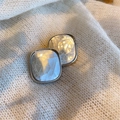 Macro shot of square silver-edged earrings with natural white shell crackle texture - Rounded Square 2.5*2.5cm / Silver