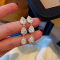 Boucles d'oreilles pendantes triple gouttes dorées avec zircons pour soirée - Style Goutte à Trois Couches (E2027) / Doré