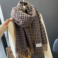 Sciarpa spessa effetto cashmere a quadri con frange in marrone scuro e blu chiaro - Quadri Blu e Marroni