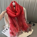 Eleganter roter Seidenwollschal mit Blumenstickerei und transparentem Organza-Spleißen - 70*180cm / Rot
