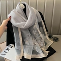 Écharpe en soie et laine grise avec broderie papillon et bordure dorée élégante - 70*180cm / Gris Perle