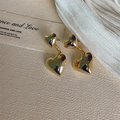 Macro shot of 18K gold double heart stud earrings with a high-polished mirror finish - Two-Way Wear Heart (E2347) / Gold