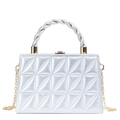Sac boîte argenté à texture géométrique avec poignée et bandoulière chaîne dorée - Argenté