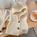 Ensemble cagoule en grosse maille blanc crème et gants assortis avec boutons sur bois - Poche zippée