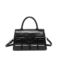 Borsa a mano nera minimalista in pelle lucida con goffratura a quadri quadrati - Nero