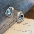 Orecchini irregolari spazzolati con grandi pietre di zircone ovali e finitura opaca - Stile Zirconia Ovale Argento (E2962)
