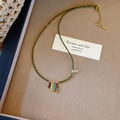 Handgemaakte kralenketting met legergroene kralen en kleurrijke kwastjes hangers - X030 Olijfgroen - Gekleurde kleine Kwastjes