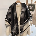 Winterlicher Kaschmir-Imitat-Schal mit schwarz-weißem Ginkgo-Muster und Fransen - 130*128cm / Schwarz Ginkgo (DFJ-13-Schwarz)