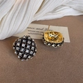 Boucles d'oreilles noires plaquées or avec strass et détails de texture grillagée - Base Dorée Carrée Zirconia Blanc (E2915)
