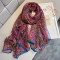 Scialle da spiaggia oversize con stampa floreale in leggero chiffon per protezione solare - Stile Floreale Rosa Cipria con Bordo Blu (B-19-1)