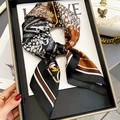 Elegant 65cm silk scarf with vintage floral chain patterns in black and gold tones - 65x65cm / Caramel Black