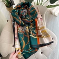 Sciarpa di seta retrò con catena di cavallo, design color-block verde e beige - 90*180cm / Verde Scuro