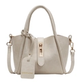 Chique beige emmertas met goudkleurige hardware en afneembare schouderriem - Broken Wit