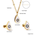 Detailweergave van vergulde roestvrijstalen evil eye ketting en druppelvormige set - Gouden Waterdruppel Boze Oog Set (SE25560MG)