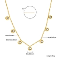 Dettaglio della collana in acciaio inossidabile placcato oro 18K con sette cristalli - Stile Zirconia Tonda Oro (NE2C240AG)