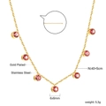 Dettaglio di pendenti in zircone rosa su collana in acciaio inossidabile dorato 18K - Stile Zirconia Rosa Oro (NE2C250QG)