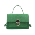 Petit sac carré vert texturé avec boucle métallique argentée et bandoulière réglable - Vert